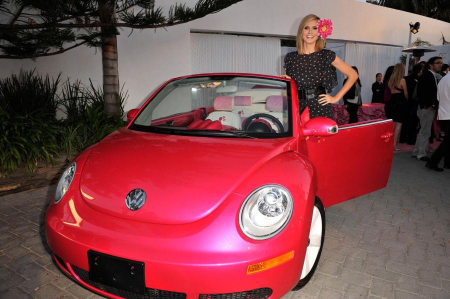  Volkswagen Beetle Cabriolet Barbie Edition 2011 года  (фото 2 из 4)
